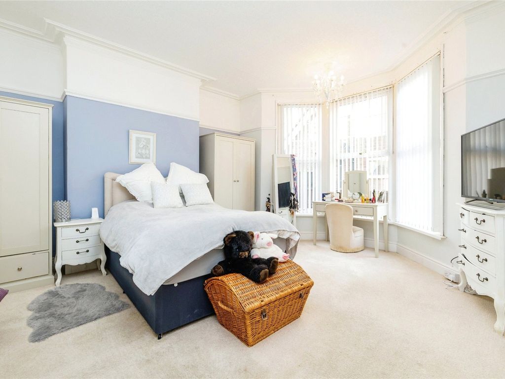 2 bed flat for sale in Doddington Road, Lincoln, Lincolnshire LN6, £190,000