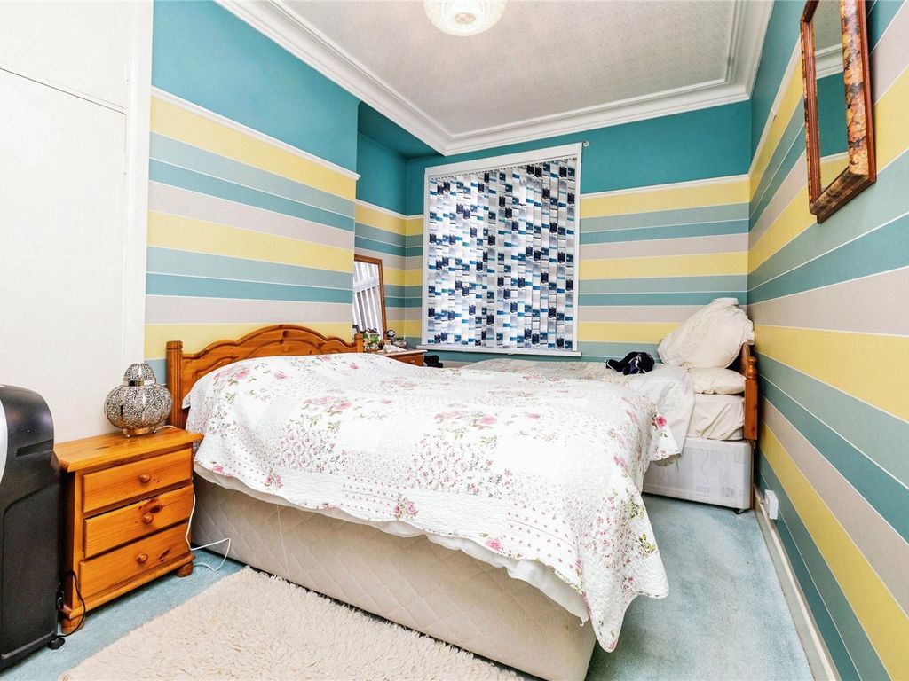 2 bed flat for sale in Doddington Road, Lincoln, Lincolnshire LN6, £190,000
