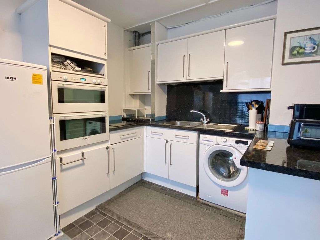 1 bed flat for sale in Bourne Avenue, Bournemouth BH2, £110,000