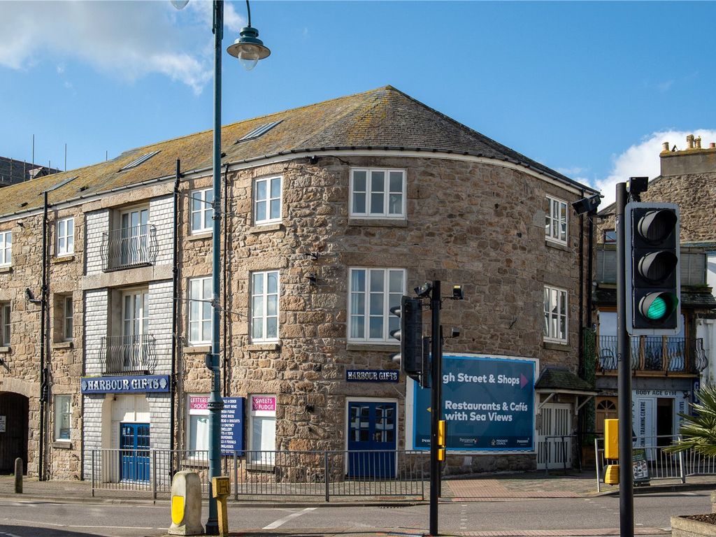 2 bed flat for sale in Wharf House, Wharf Road, Penzance TR18, £227,500