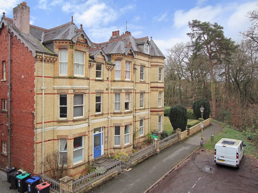 3 bed flat for sale in Park Terrace, Llandrindod Wells LD1, £110,000