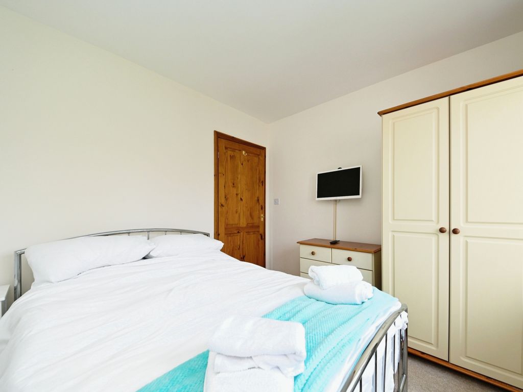 2 bed bungalow for sale in Queen Elizabeth Drive, Dersingham, King's Lynn, Norfolk PE31, £260,000