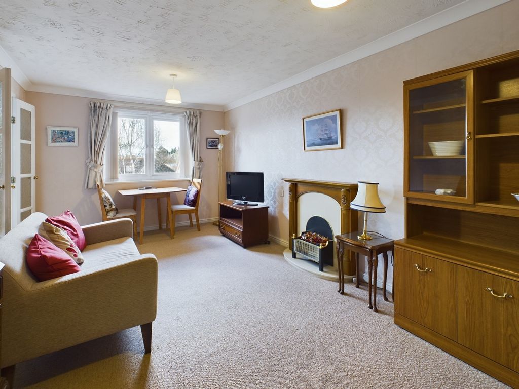 1 bed flat for sale in Haig Court, Cambridge, Cambridgeshire CB4, £100,000