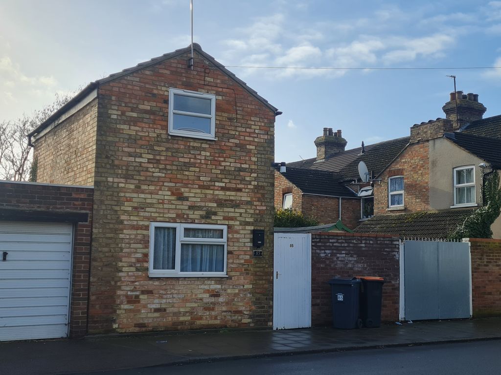 1 bed detached house for sale in Westbourne Road, Bedford MK40, £160,000
