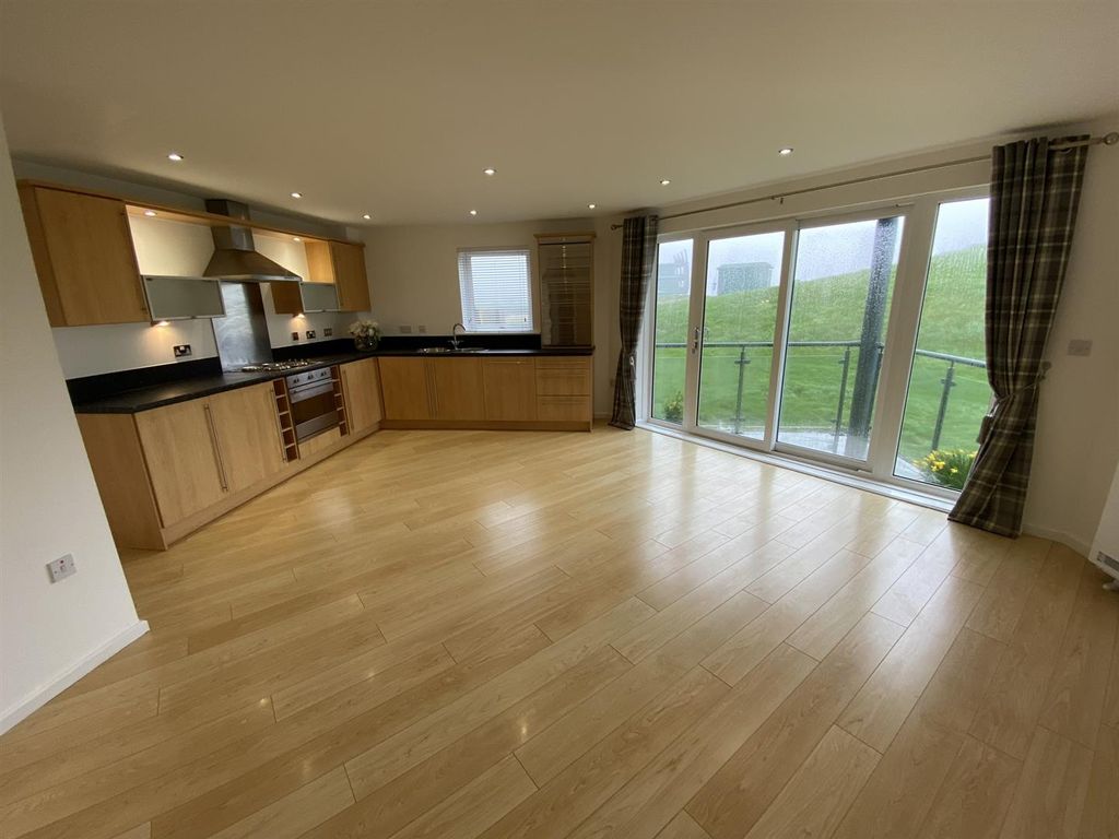 2 bed flat for sale in Pentre Doc Y Gogledd, Llanelli SA15, £110,000