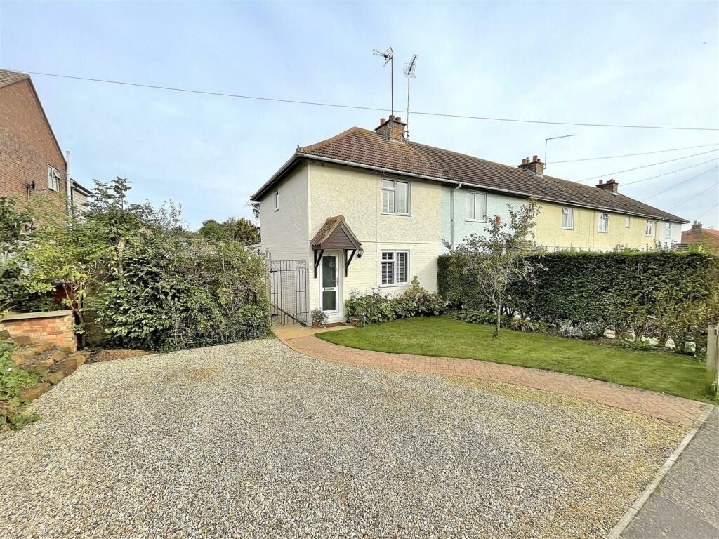 3 bed end terrace house for sale in Lime Kiln Road, Gayton, King