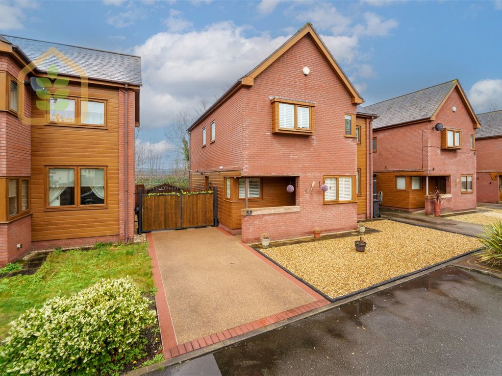 5 bed detached house for sale in Chandlers Court, Connah's Quay CH5, £280,000