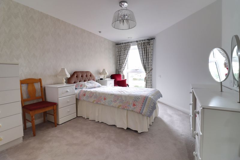 1 bed flat for sale in Deans Park Court, Kingsway, Stafford ST16, £180,000