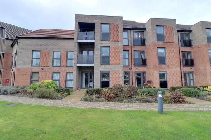 1 bed flat for sale in Deans Park Court, Kingsway, Stafford ST16, £180,000