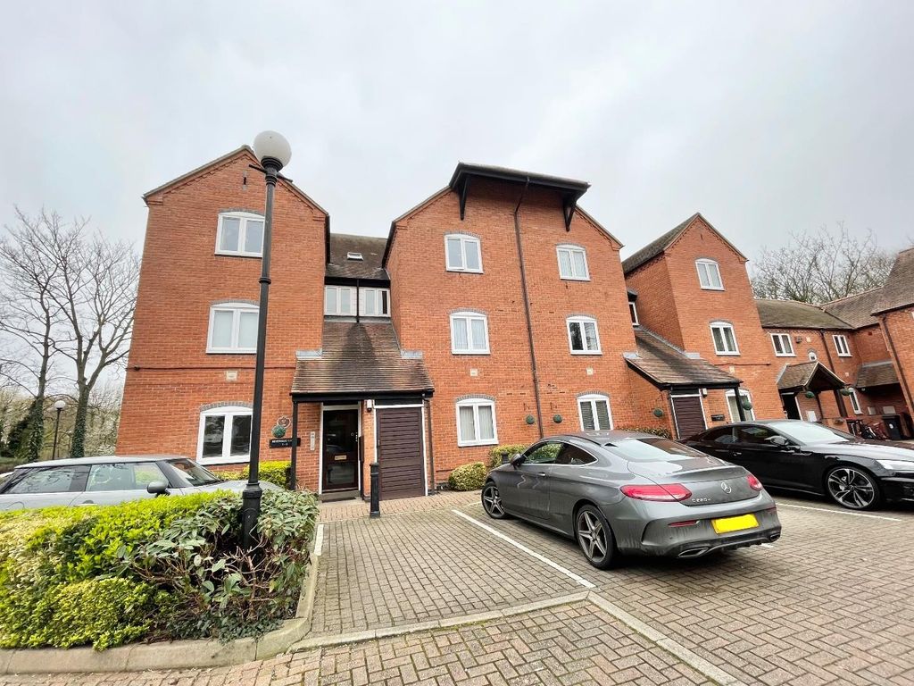 2 bed flat for sale in Prossers Walk, Coleshill, Birmingham B46, £150,000