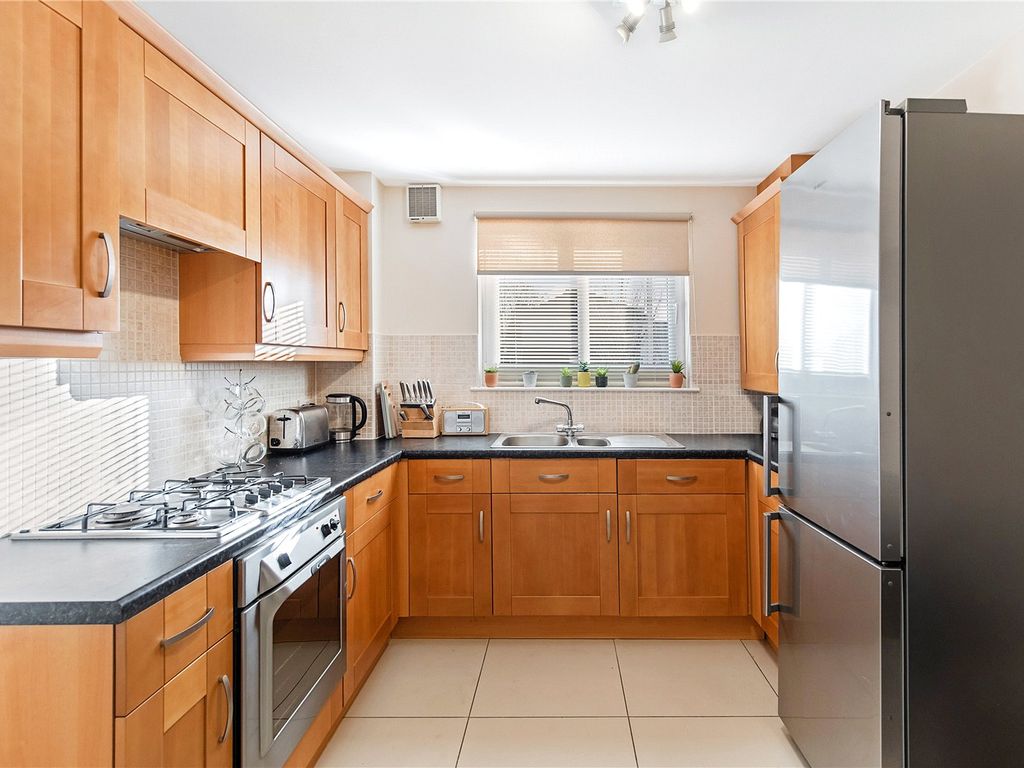 2 bed flat for sale in Amulree Street, Sandyhills, Glasgow G32, £145,000
