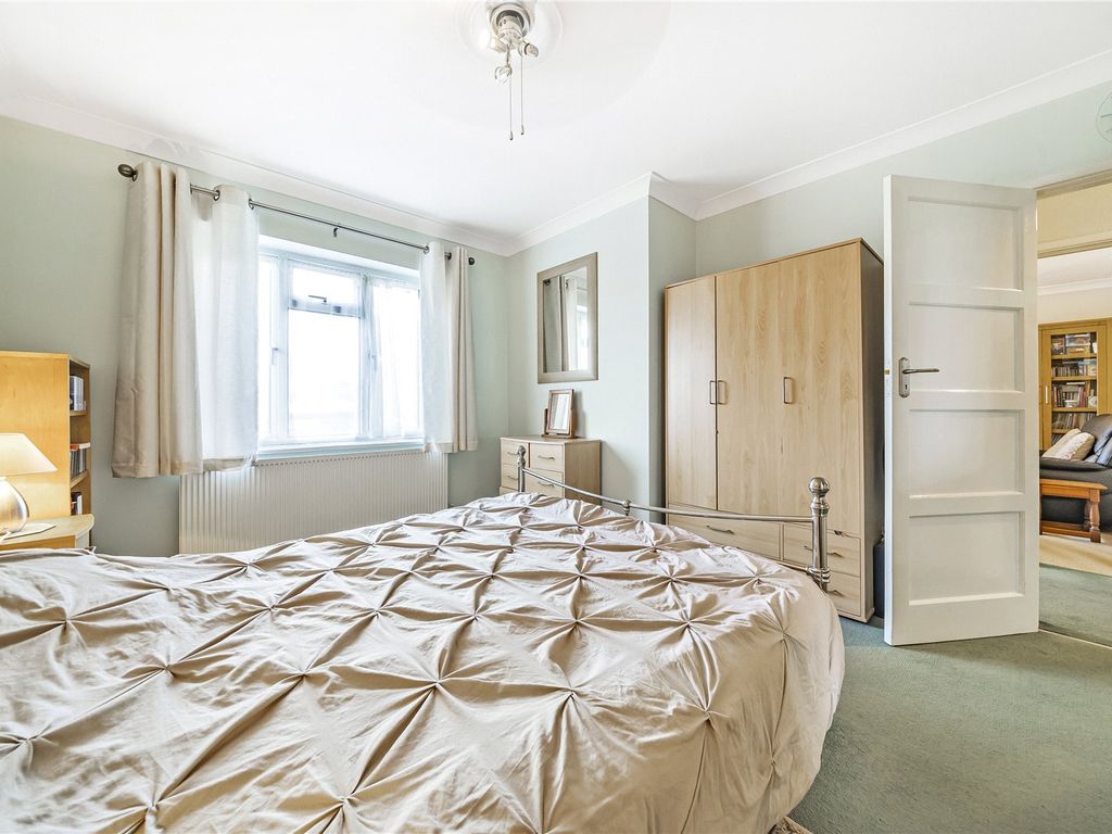 2 bed maisonette for sale in Underwood Avenue, Ash, Surrey GU12, £260,000