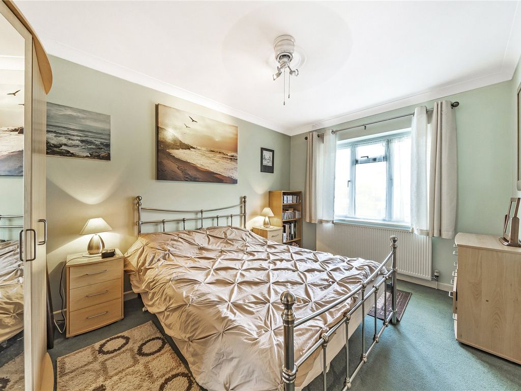 2 bed maisonette for sale in Underwood Avenue, Ash, Surrey GU12, £260,000