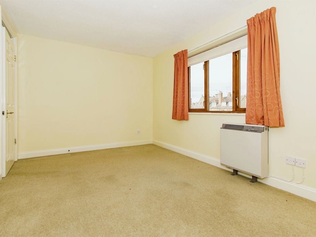 2 bed flat for sale in Long Street, Sherborne DT9, £175,000