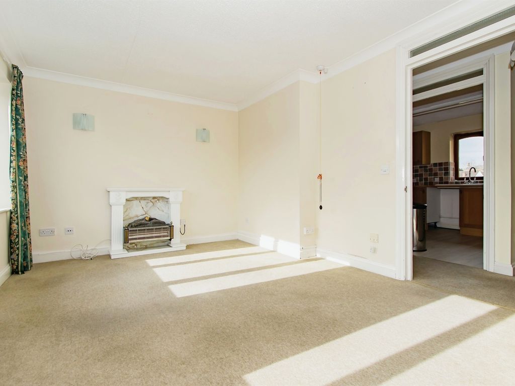 2 bed flat for sale in Long Street, Sherborne DT9, £175,000