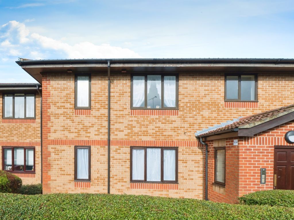 1 bed flat for sale in Kern Close, Southampton SO16, £80,000