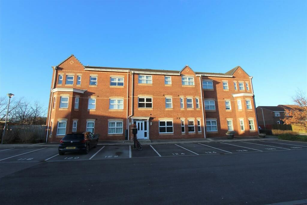 2 bed flat for sale in Lowther Drive, Darlington DL1, £57,000