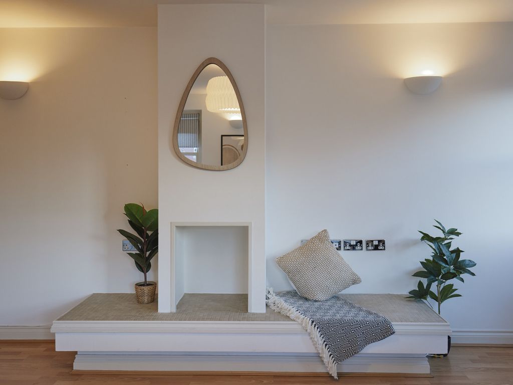 2 bed flat for sale in Bath Street, Ashby-De-La-Zouch LE65, £200,000