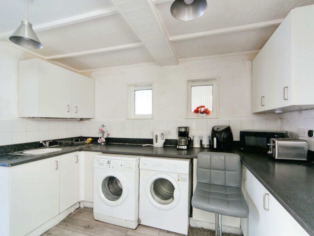 2 bed flat for sale in Ffordd Morfa, Llandudno, Conwy LL30, £120,000
