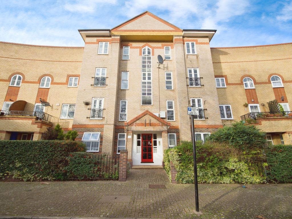 1 bed flat for sale in Viscount Drive, Beckton, London E6, £211,500