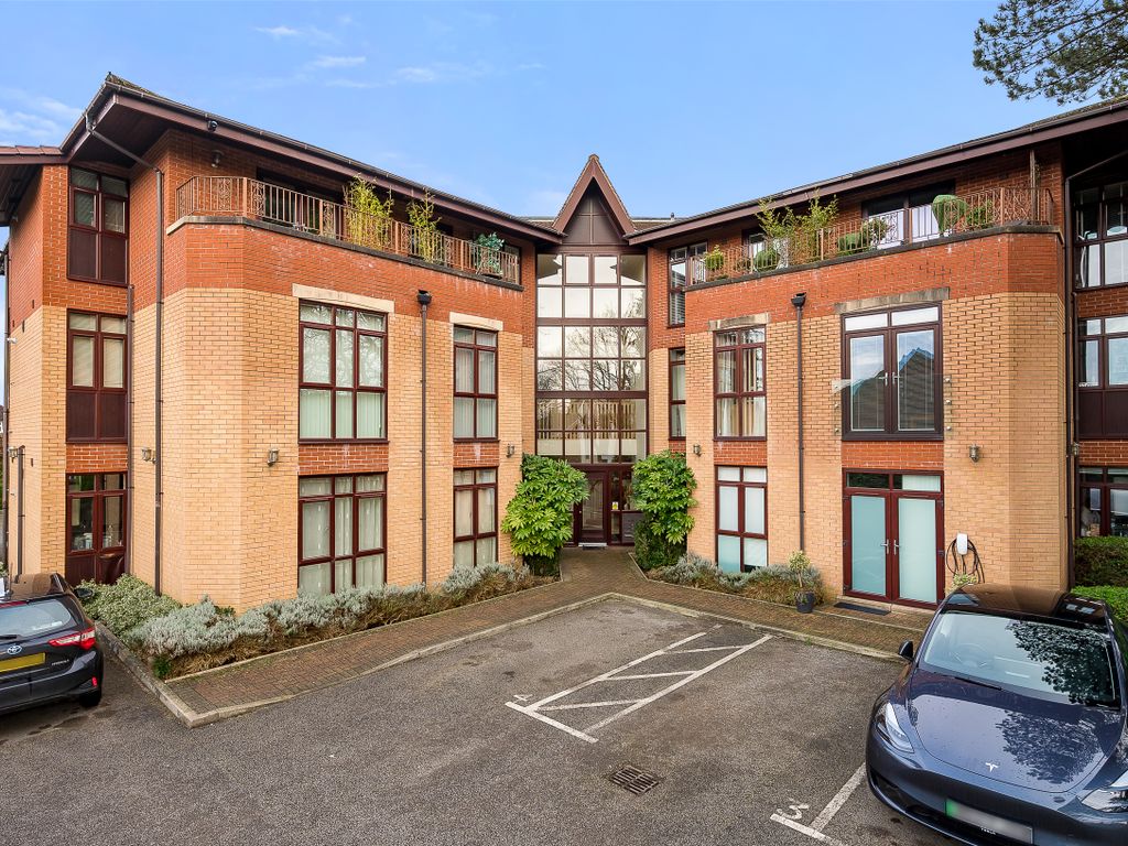 2 bed flat for sale in Apartment 15, Moseley Court, Cheadle, Cheshire SK8, £200,000