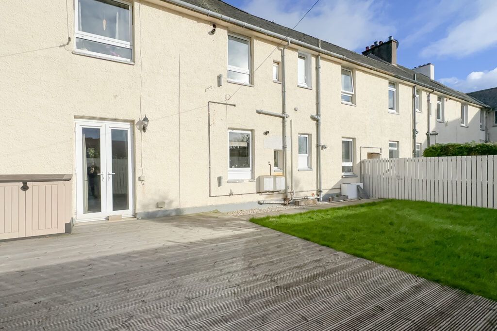 4 bed flat for sale in Dumbarton Road, Old Kilpatrick, Glasgow G60, £149,000