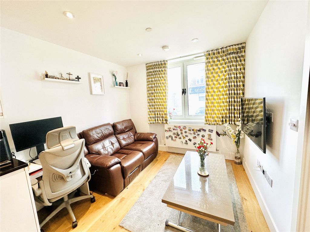 1 bed flat for sale in Central Cross Apartments, 2 South End, South Croydon, East Croydon CR0, £210,000