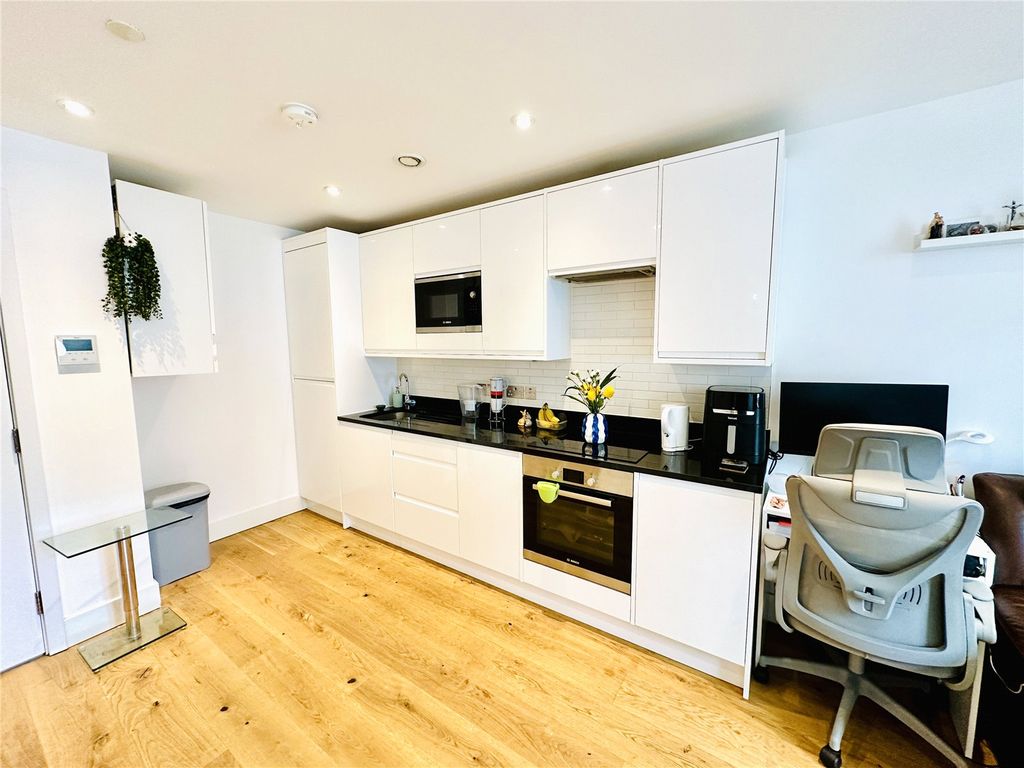 1 bed flat for sale in Central Cross Apartments, 2 South End, South Croydon, East Croydon CR0, £210,000