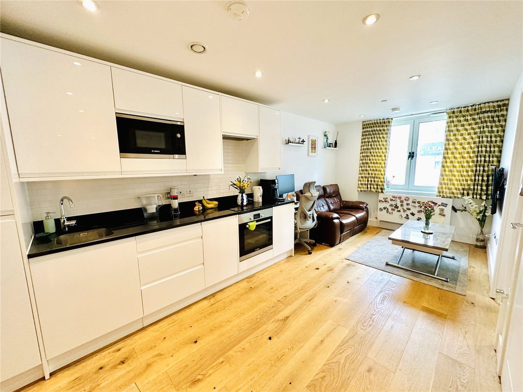 1 bed flat for sale in Central Cross Apartments, 2 South End, South Croydon, East Croydon CR0, £210,000