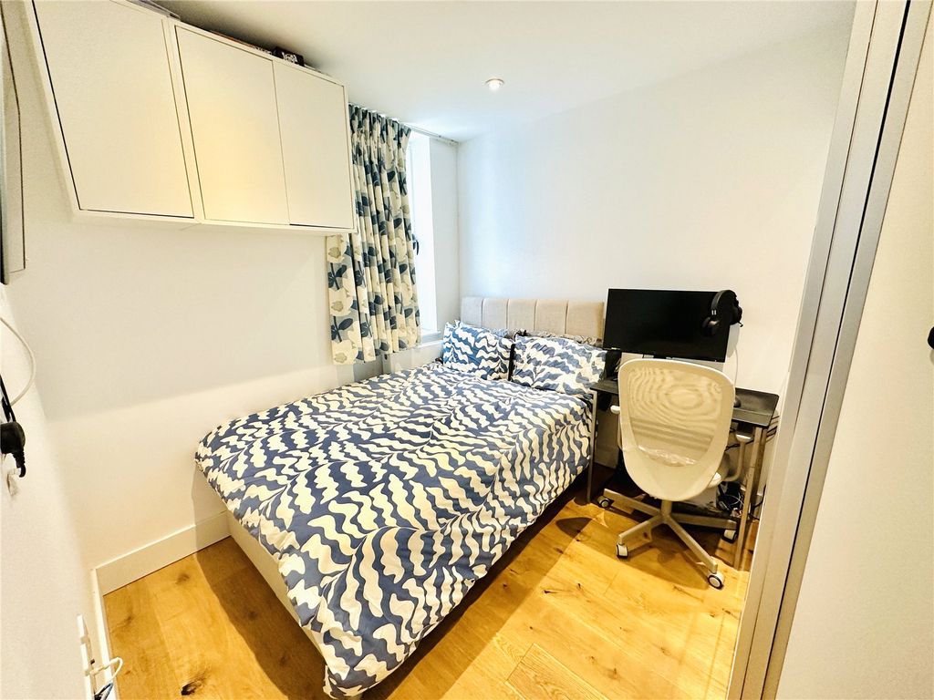 1 bed flat for sale in Central Cross Apartments, 2 South End, South Croydon, East Croydon CR0, £210,000