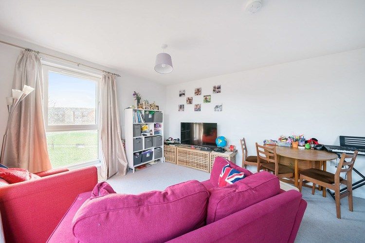 2 bed flat for sale in The Oval, Oxford, Oxfordshire OX4, £101,750