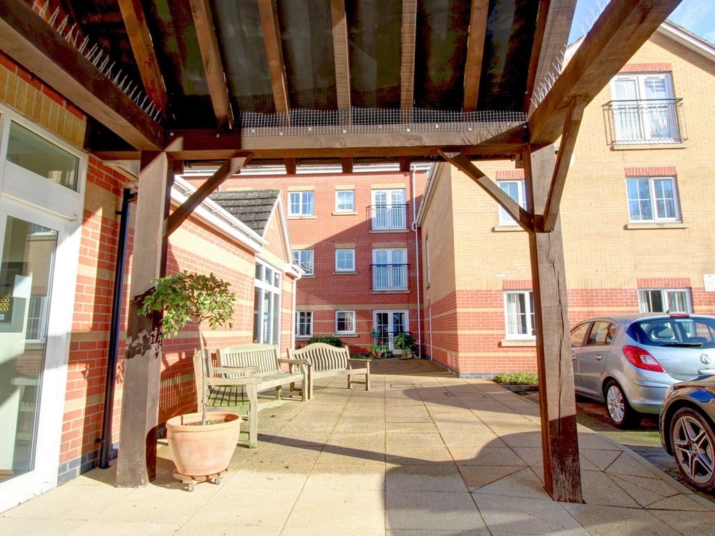 2 bed flat for sale in 27 Wanlip Lane, Birstall LE4, £155,000