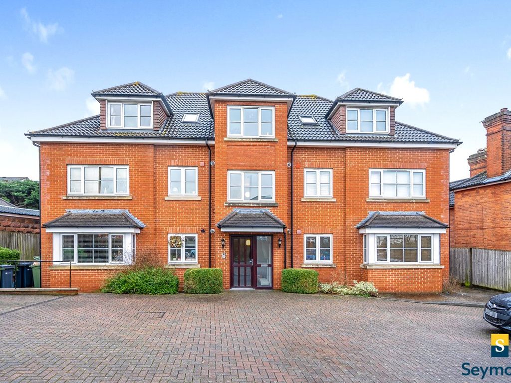 1 bed flat for sale in Guildford, Surrey GU2, £260,000