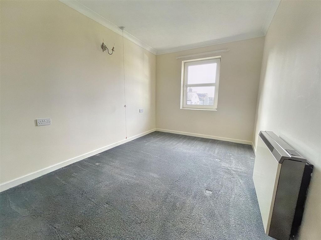 1 bed flat for sale in Homerees House, The Parade, Carmarthen SA31, £70,000