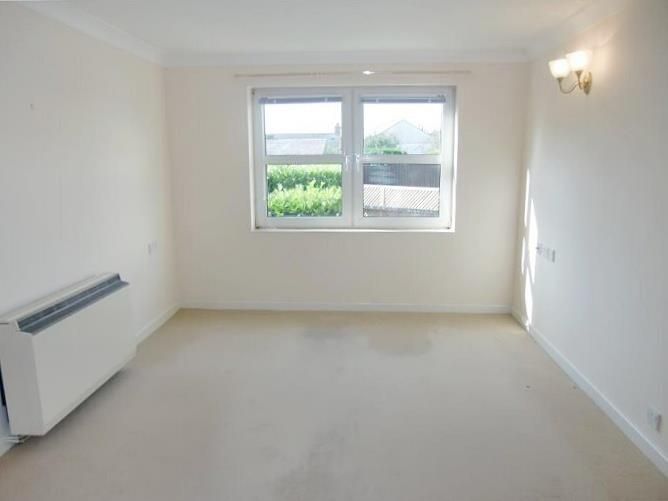 1 bed flat for sale in The Parade, Carmarthen SA31, £70,000