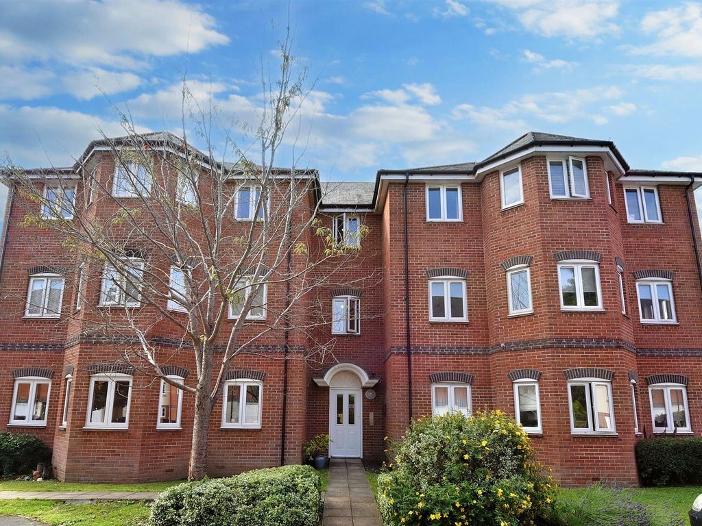 2 bed flat for sale in Oake Woods, Gillingham SP8, £155,000