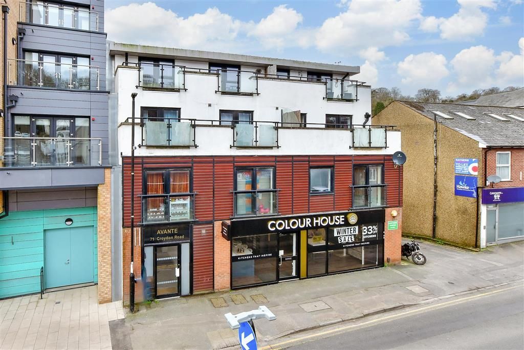 2 bed flat for sale in Croydon Road, Caterham, Surrey CR3, £240,000