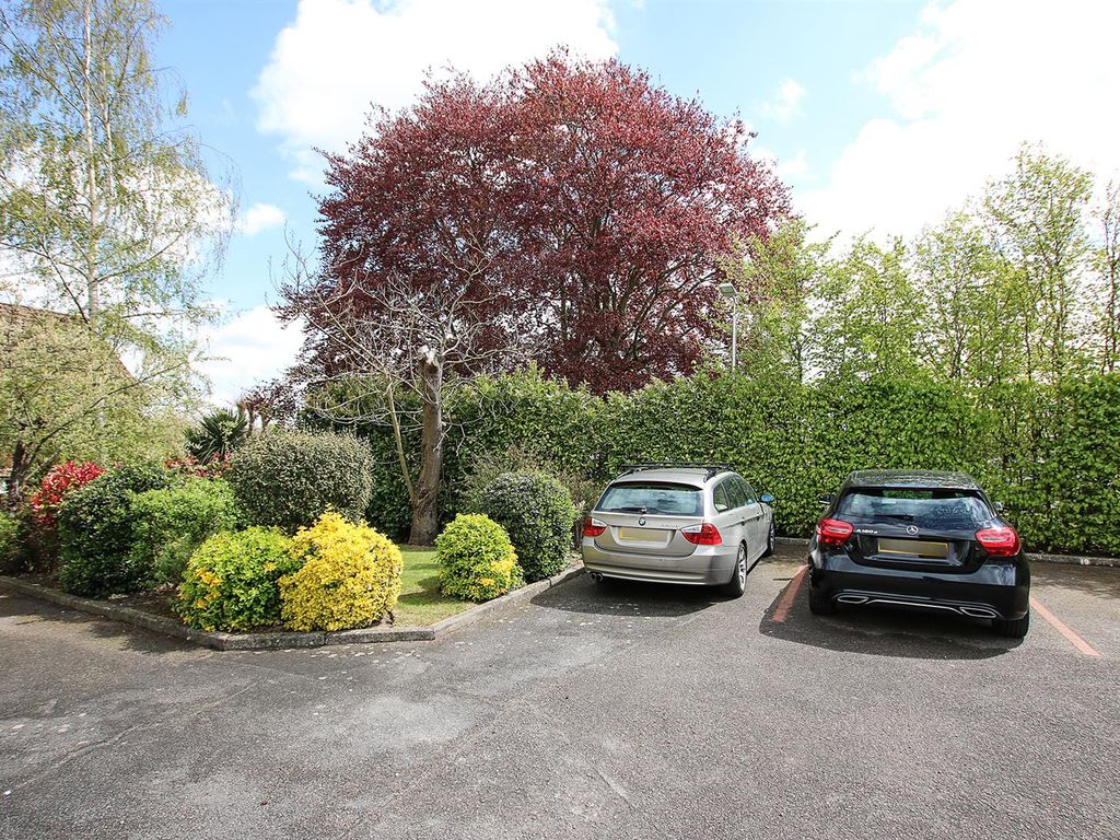 1 bed flat for sale in Heasman Close, Newmarket CB8, £195,000