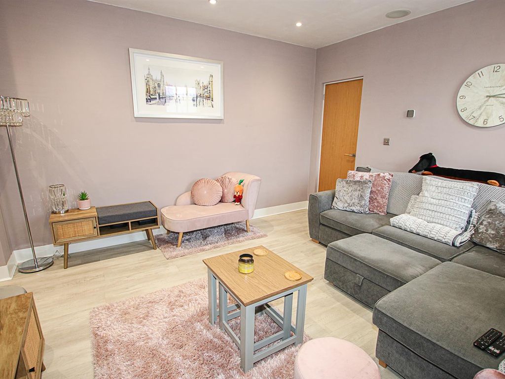 1 bed flat for sale in Heasman Close, Newmarket CB8, £195,000