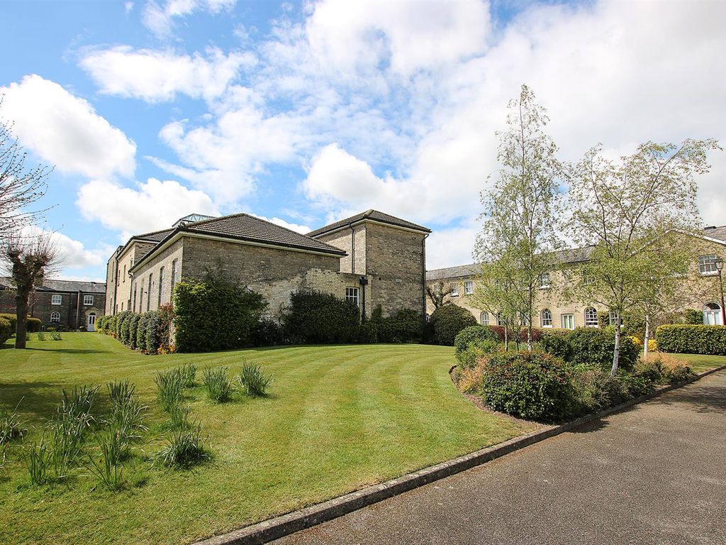 1 bed flat for sale in Heasman Close, Newmarket CB8, £195,000