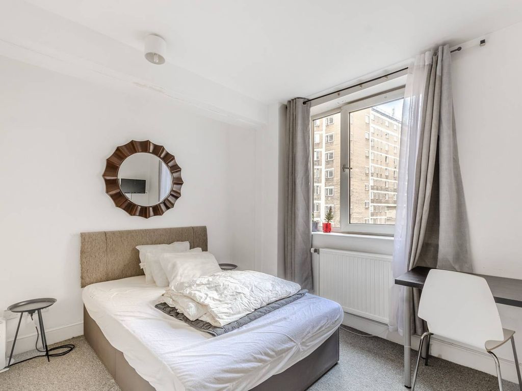 Studio for sale in Sloane Avenue, Chelsea, London SW3, £280,000