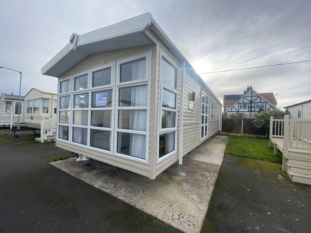 3 bed mobile/park home for sale in Towyn Road, Towyn, Abergele LL22, £32,500