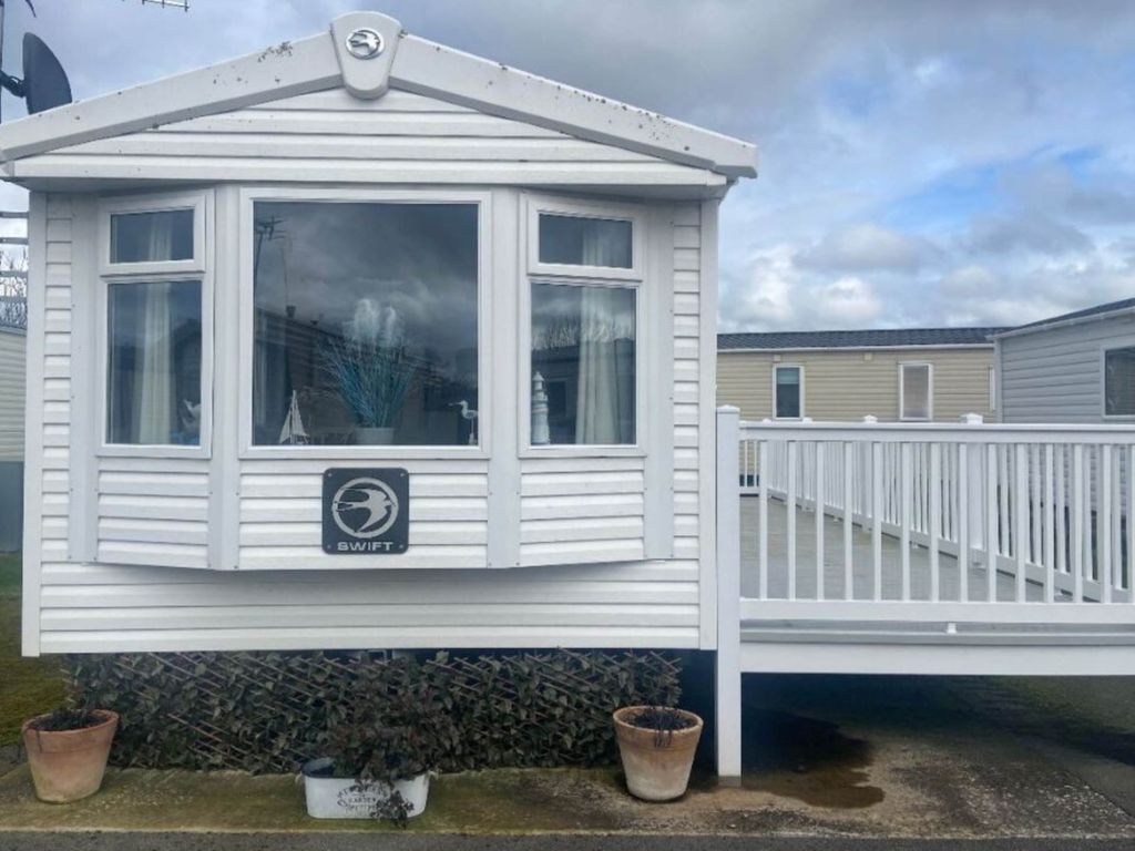 Mobile/park home for sale in Towyn Road, Towyn, Abergele LL22, £26,000