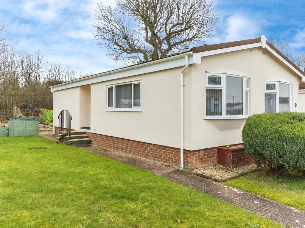 2 bed mobile/park home for sale in Woodlands Way, Exeter EX5, £250,000