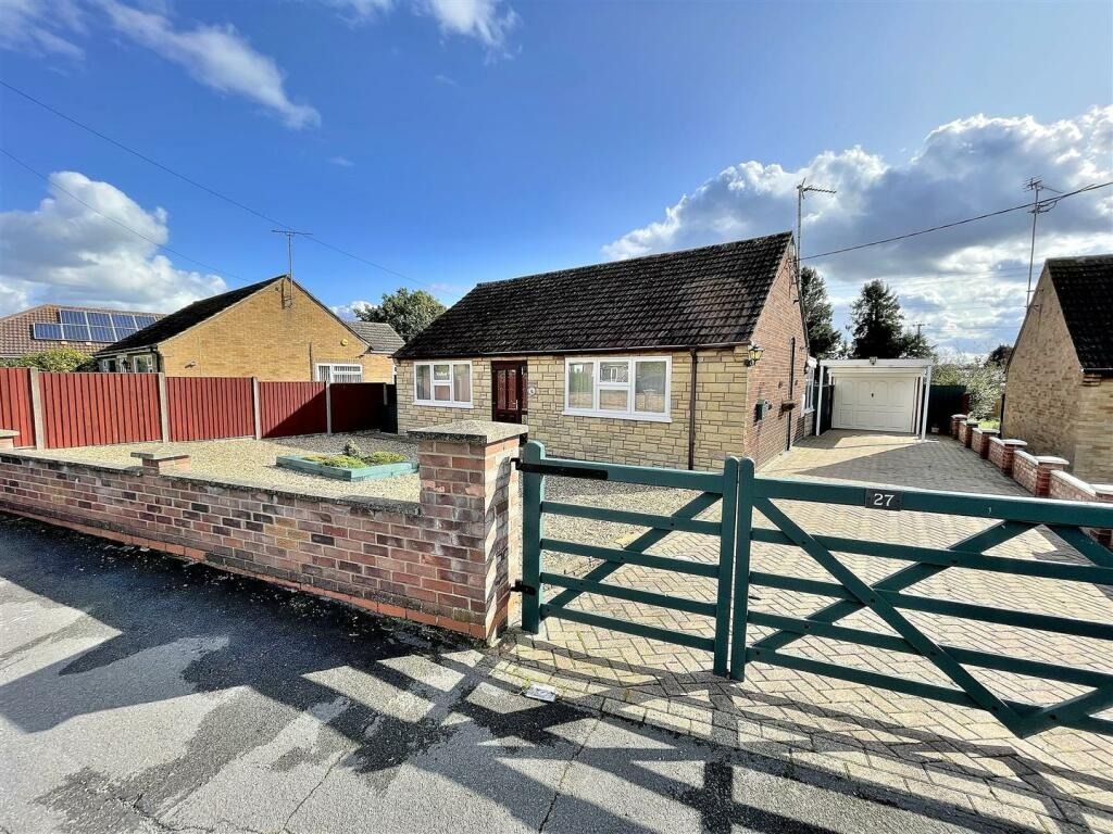 2 bed semi-detached house for sale in Westland Chase, West Winch, King