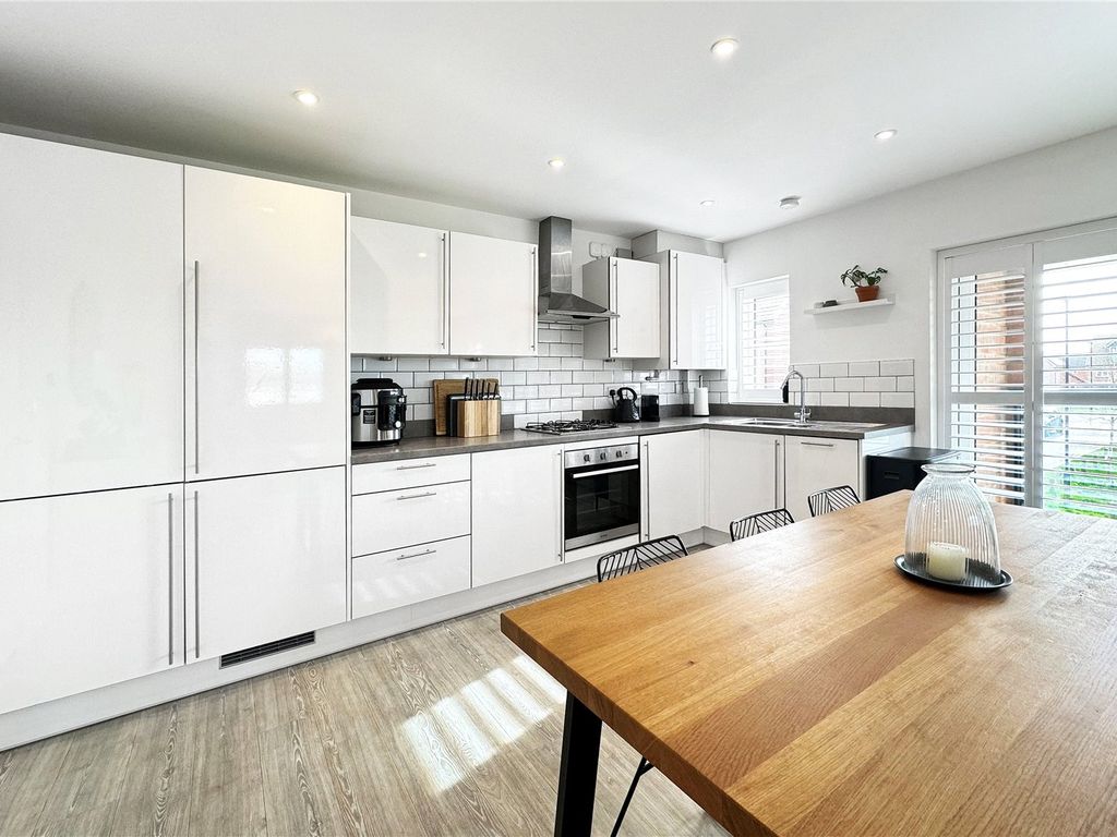 2 bed flat for sale in Acacia Crescent, Angmering, Littlehampton, West Sussex BN16, £280,000