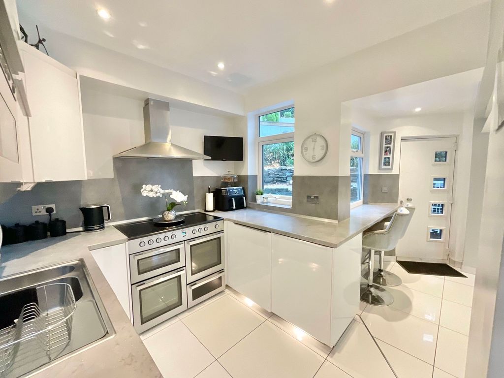 3 bed detached house for sale in High Street, Alsagers Bank ST7, £280,000