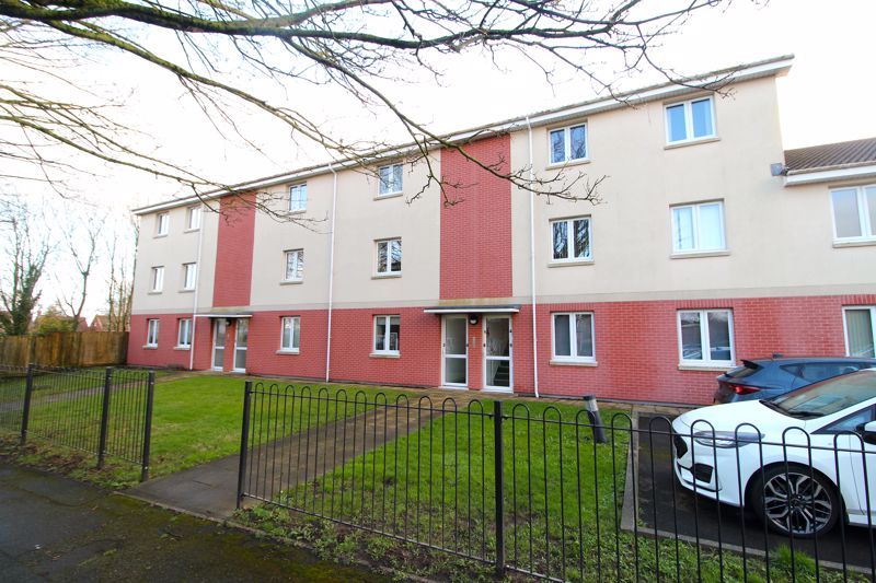 1 bed flat for sale in Frome Court, Thornbury, Bristol BS35, £179,995