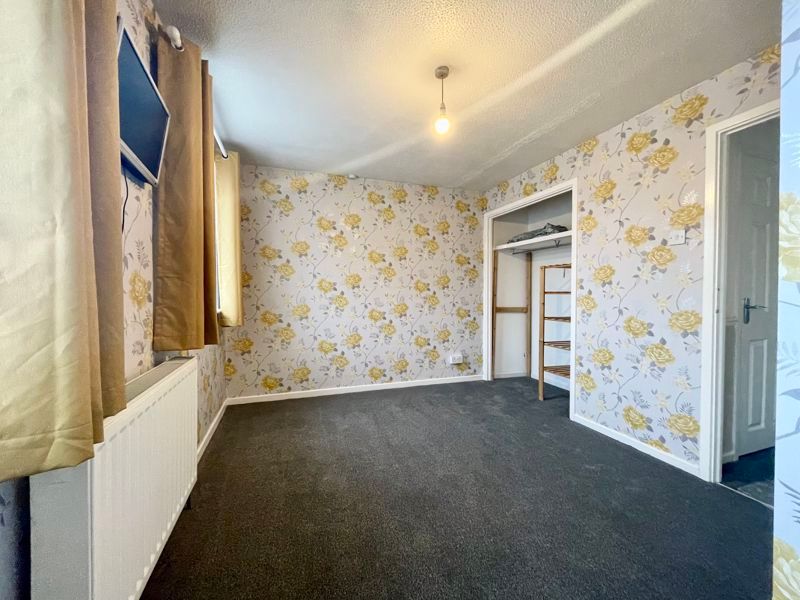 2 bed end terrace house for sale in Longbrooke, Houghton Regis, Dunstable LU5, £260,000