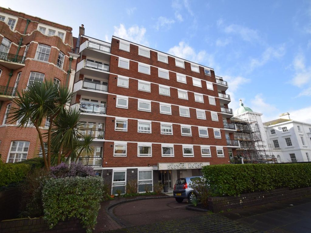 2 bed flat for sale in Hartington Place, Eastbourne BN21, £265,000